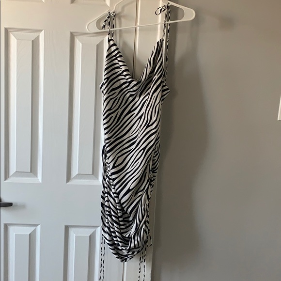 NWOT LIONESS RUCHED DRESS - Picture 3 of 3